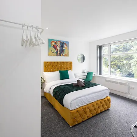 The Kent Luxury House Sleeps 14 Free Parking Holiday home Manchester