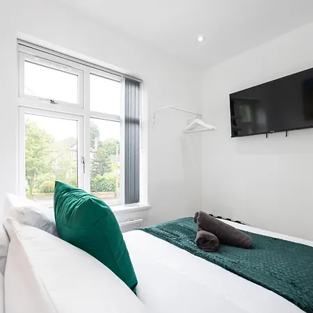 The Kent Luxury House Sleeps 14 Free Parking