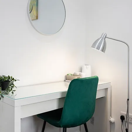 The Kent Luxury House Sleeps 14 Free Parking Holiday home