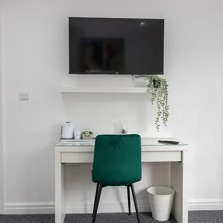 The Kent Luxury House Sleeps 14 Free Parking Holiday home Manchester