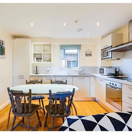 Daire Luxury 2br - Prime Location - Parking Manchester