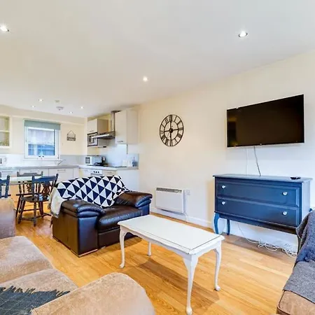 Daire Luxury 2br - Prime Location - Parking Manchester