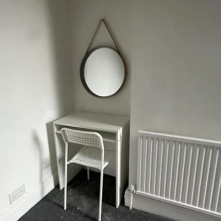 Cosy House Near Etihad And Coop Live