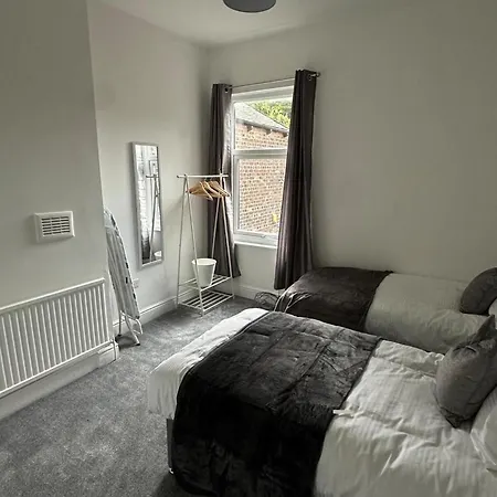 Cosy House Near Etihad And Coop Live *