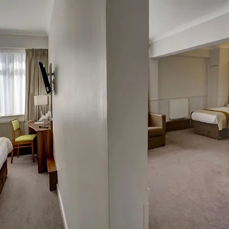 Cresta Court Отель 3*