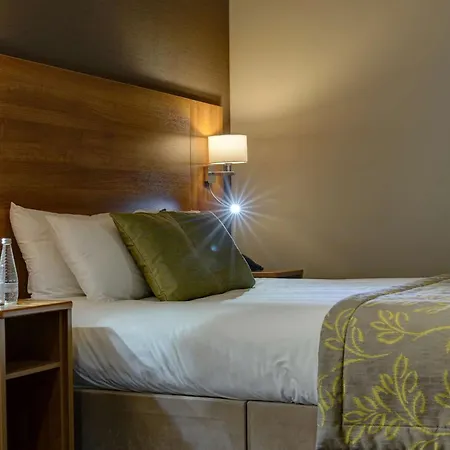 Cresta Court Отель Олтрингем