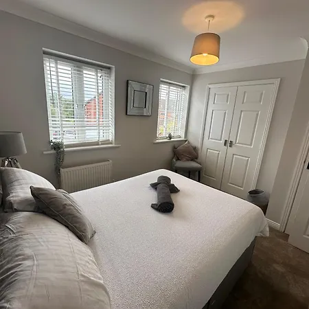 Villa Mufc & Trafford Centre Townhouse 4 Bedroom Free Parking