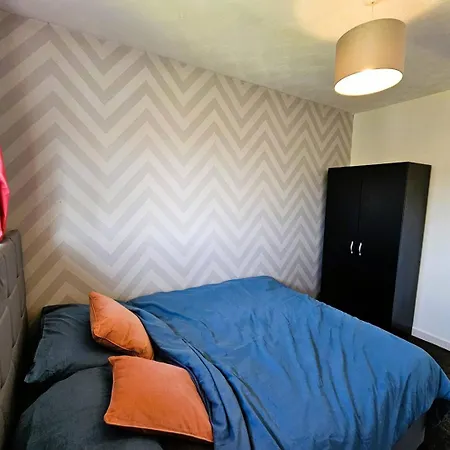 Prázdninový dům 2 Bedroom Family With Back Garden In Salford!