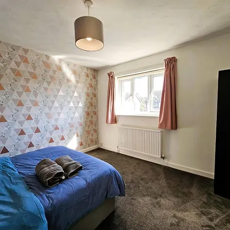 Prázdninový dům 2 Bedroom Family With Back Garden In Salford!