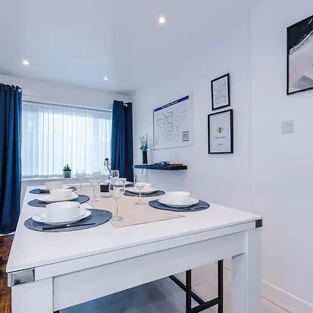 Διαμέρισμα Sleeps 7, Games Room, Perfect For Groups, Driveway, Smart Tv, Available For Long