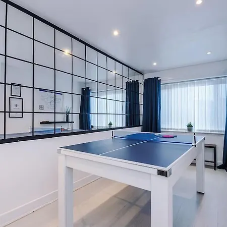 Sleeps 7, Games Room, Perfect For Groups, Driveway, Smart Tv, Available For Long Μάντσεστερ