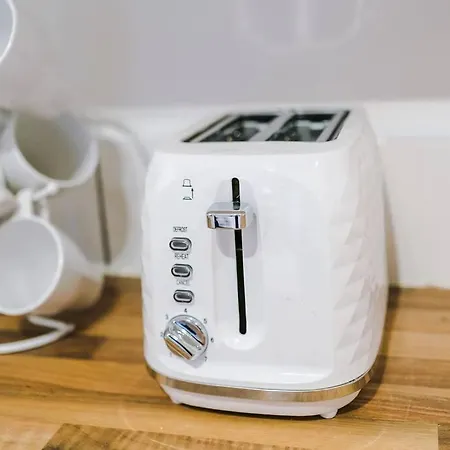 Sleeps 7, Games Room, Perfect For Groups, Driveway, Smart Tv, Available For Long Μάντσεστερ