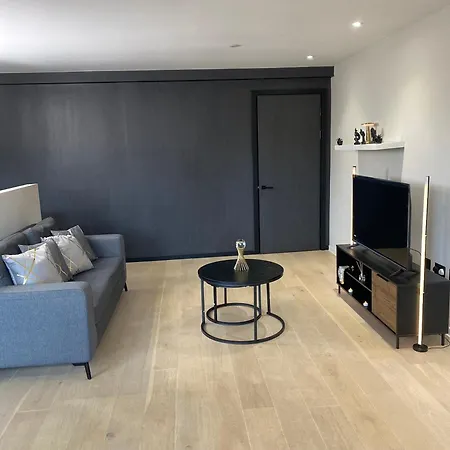 Luxurious, High-end 2-bedroom With Balcony * Manchester