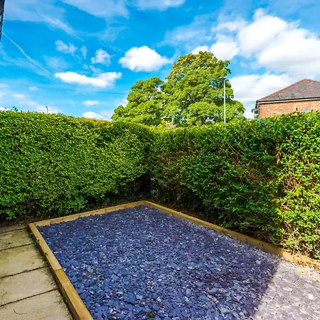 New! Spacious 3-bed In By 53 Degrees Property, Ideal For Business & Long Term, Free Parking!