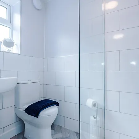 בית נופש New! Spacious 3-bed In By 53 Degrees Property, Ideal For Business & Long Term, Free Parking! מנצ'סטר
