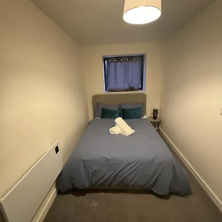 Sleek 1-bedroom Getaway Flat In Stretford * Manchester
