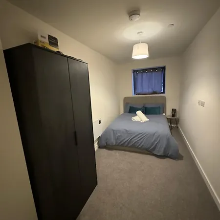 Sleek And Cosy 1-bedroom Getaway Flat In Stretford Apartament