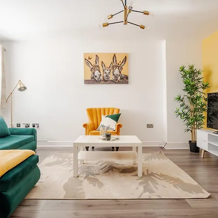 Etihad, & Coop Live - Free Parking - 10ppl مانشستر