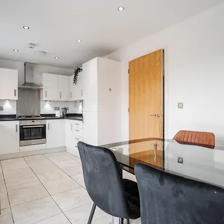 بيت للعطل Etihad, & Coop Live - Free Parking - 10ppl *