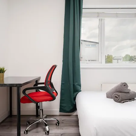 Etihad, & Coop Live - Free Parking - 10ppl بيت للعطل