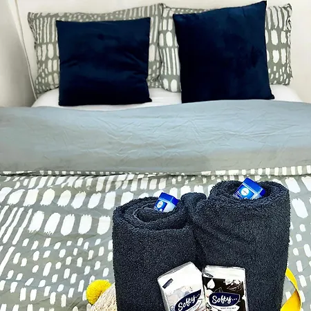 Cozy Private With Private Bathroom & Free Parking In Salford! Manchester