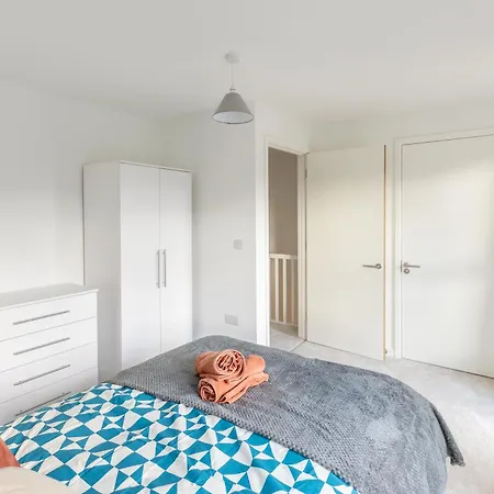 Tatil Evi Stunning Modern 3 Bedroom Townhouse - Perfect Getaway Manchester