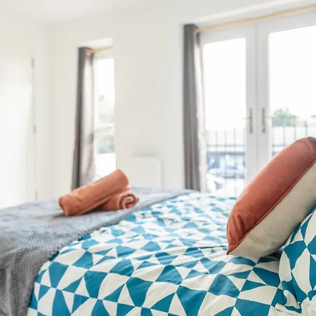 Tatil Evi Stunning Modern 3 Bedroom Townhouse - Perfect Getaway *