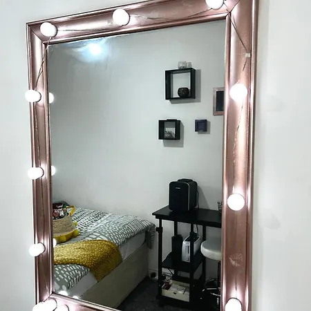 Privatunterkunft Convenient Private Bed, Bath & Parking Included