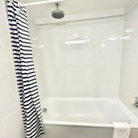 Private Garden With Geodome شقة مانشستر