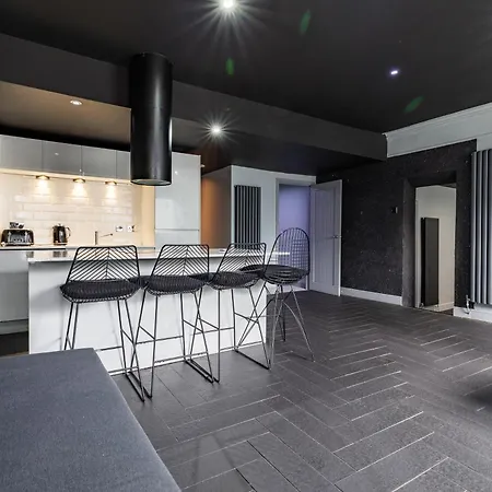 Swan Street Sleeps 23 *