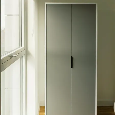 Manchester's Luxurious 2-bed Haven With Balcony - Canal Views & Proximity To United * Манчестер