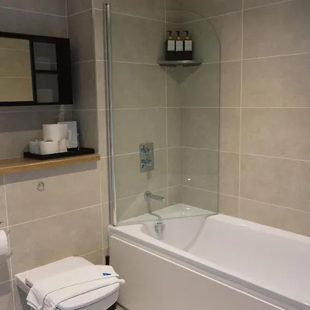 Апартаменты Manchester's Luxurious 2-bed Haven With Balcony - Canal Views & Proximity To United Манчестер