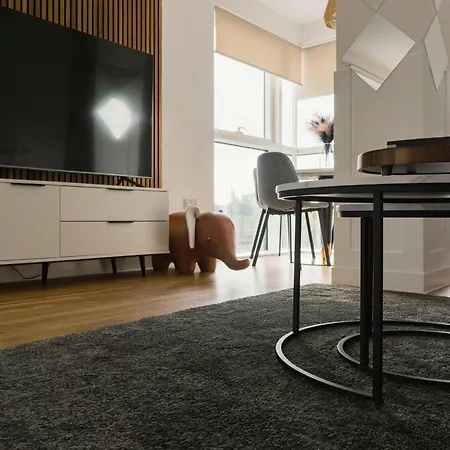 Manchester's Luxurious 2-bed Haven With Balcony - Canal Views & Proximity To United * Манчестер