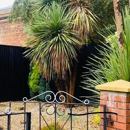 Semesterbostad The Secret Garden Retreat With Hot Tub Manchester