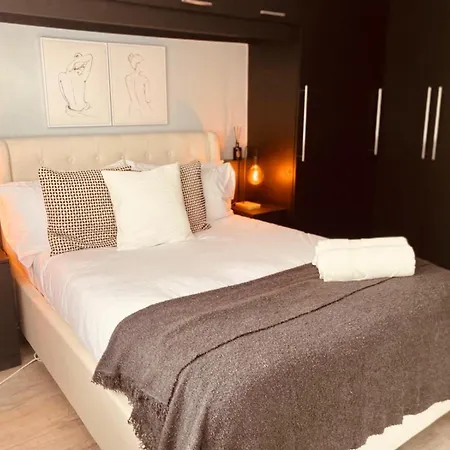 The Secret Garden Retreat With Hot Tub *