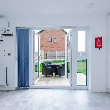 Daire Sleeps 7, Stunning Home, Free Parking, Perfect For Groups, Long Term Disc Manchester