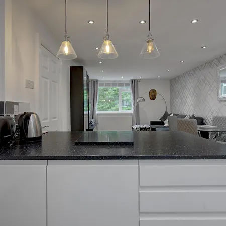 Stunning 1 Bed With Parking Pass The Keys شقة