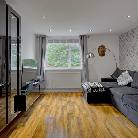 Stunning 1 Bed With Parking Pass The Keys