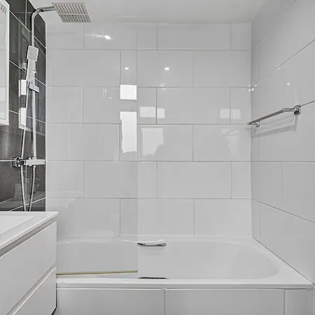 Stunning 1 Bed With Parking Pass The Keys شقة