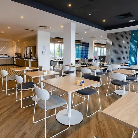 Hotel Express - Manchester - Traffordcity By Ihg 3*