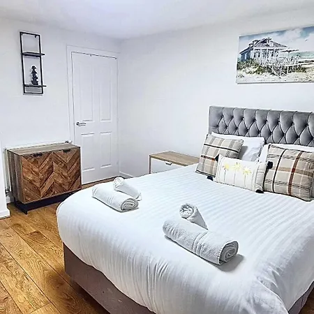 Rest&recharge At A Quiet House Close To Centre - Free Parking Ferienhaus