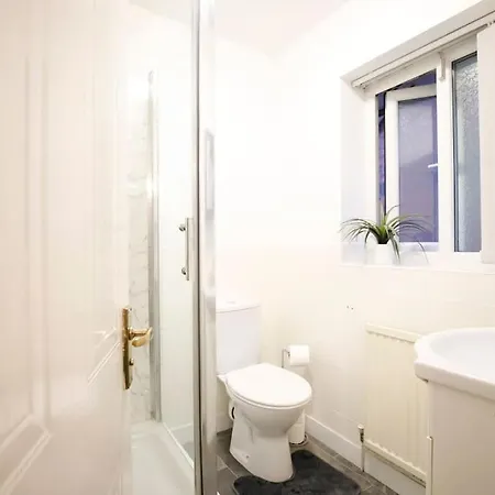 Stunning 4-bedroom Didsbury Manchester