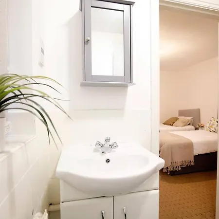 Stunning 4-bedroom Didsbury Lejlighed
