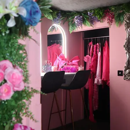 Manchester's Only Private Party For 12 With Makeup 公寓式酒店