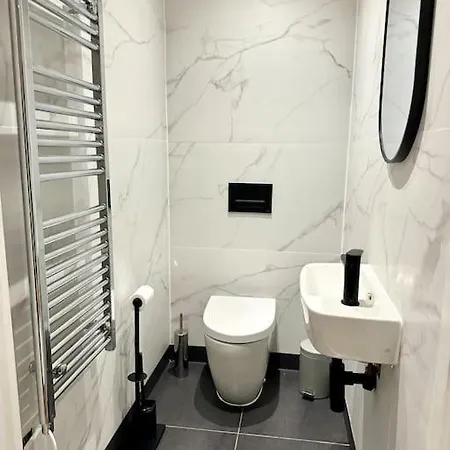 Stunning Centre Duplex With Free Parking Апартаменты *