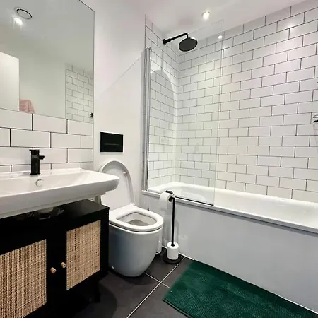 Апартаменты Stunning Centre Duplex With Free Parking Манчестер
