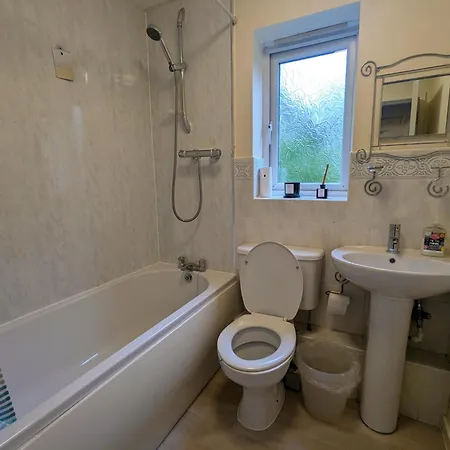 Spacious 4 Bed Riverside Сasa de vacaciones