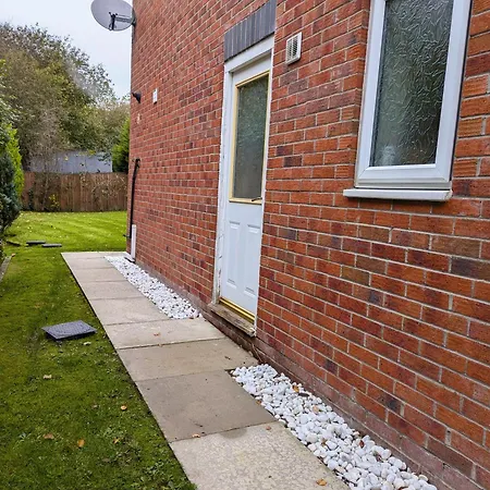 Spacious 4 Bed Riverside *