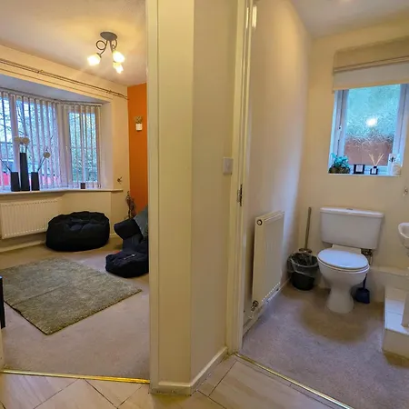 Spacious 4 Bed Riverside *