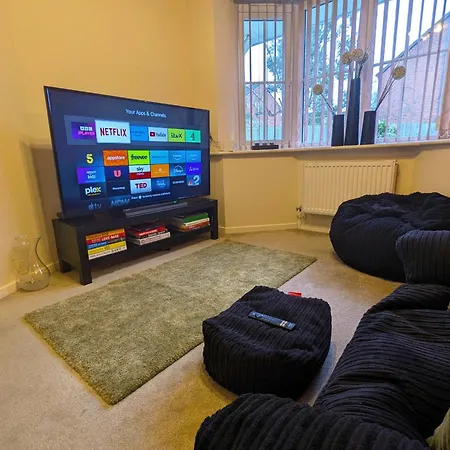 Spacious 4 Bed Riverside